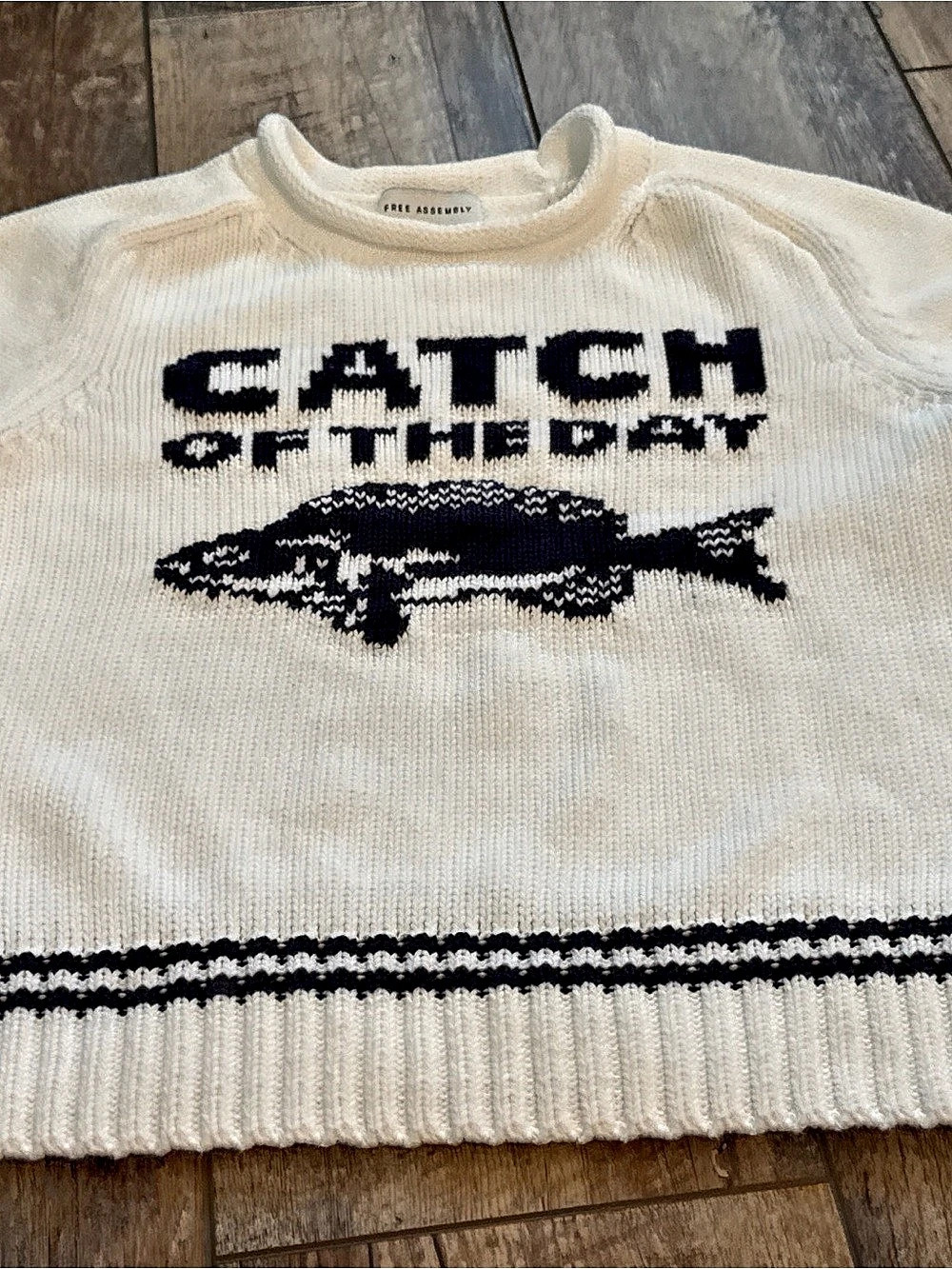 Free Assembly - Roll Neck Graphic Sweater - M - Cream White